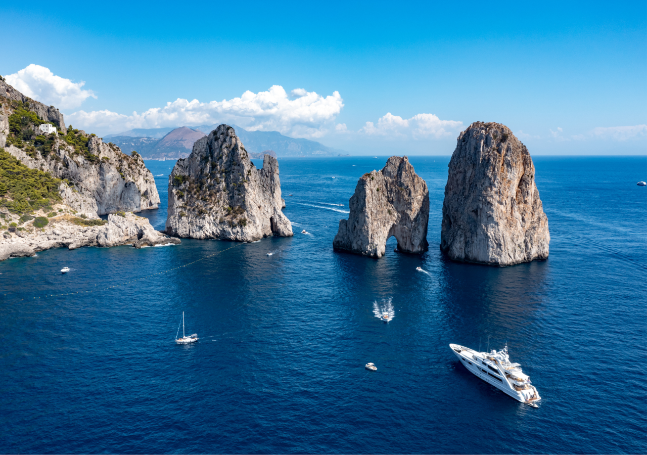 Capri tour by boat