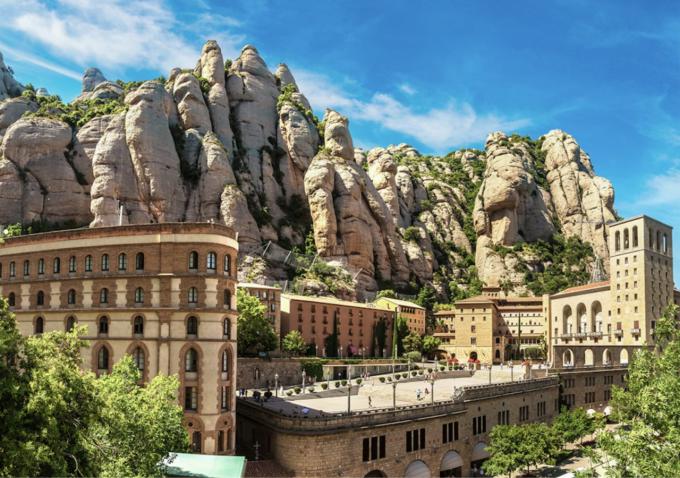 Barcelona & Montserrat: Gaudí's Masterpieces and Majestic Views