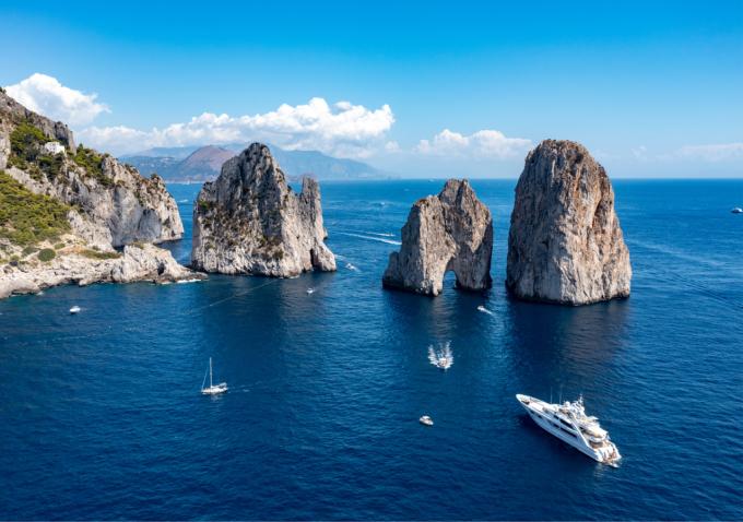Capri tour by boat